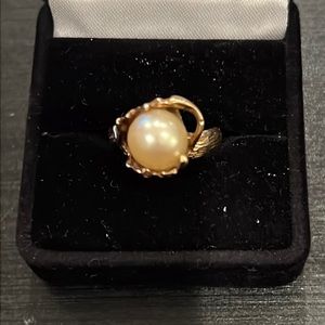 Cultured pearl set in 14k gold, size 5 1/2